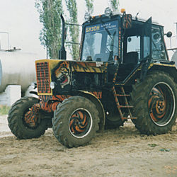 Трактор МТЗ-80, который механизатор ООО «Грушевское» Михаил Лихонин получил в 2002 году в качестве приза за победу в ралли «Бизон – Трек-Шоу».