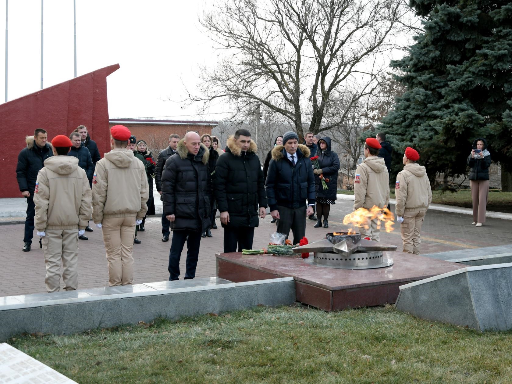 В Аксае почтили память погибших Героев Отечества | Газета Победа Аксай